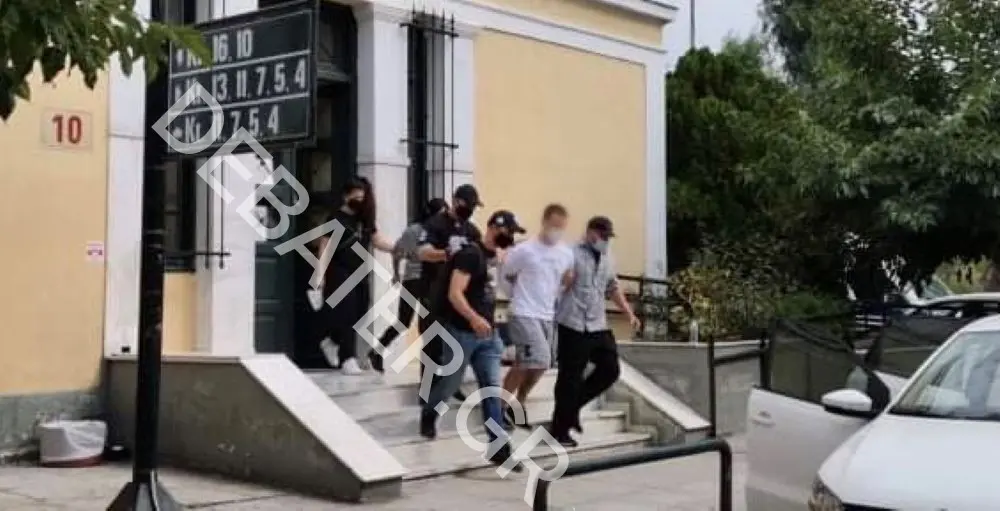 Ποινική δίωξη για κακουργήματα στον ληστή της οδού Μητροπόλεως και στην συνεργό του (pics)