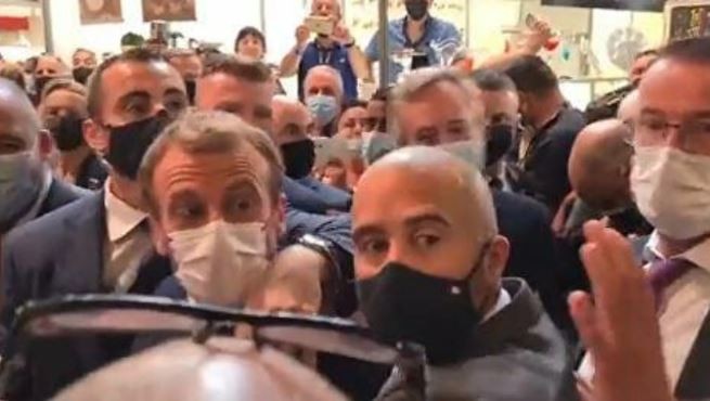 Πέταξαν αυγό στον Εμανουέλ Μακρόν – “Θηρία” οι σωματοφύλακές του (vid)