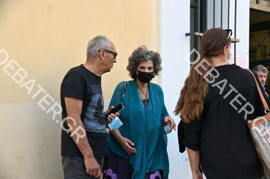 Ασφαλιστικά μέτρα από την Μαργαρίτα Θεοδωράκη – “Δεν είναι αδερφό μου ο Νίκος Κουρής” (pics)