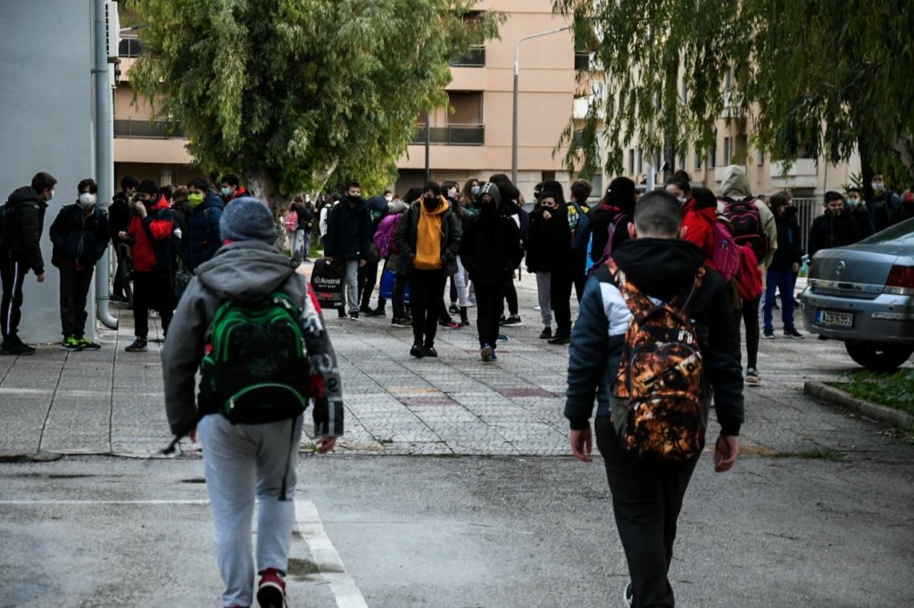 Η απόφαση για τα self test στους μαθητές – Δωρεάν από τα φαρμακεία – Πόσα δικαιούνται