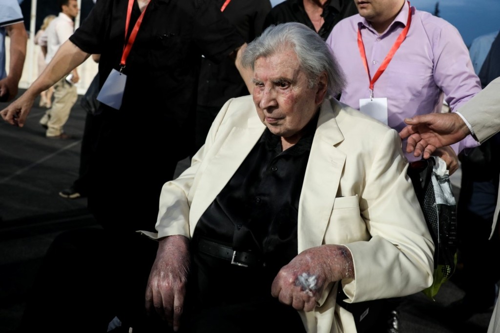Η άλλη πτυχή του Θεοδωράκη και η αγάπη του για την ομάδα του Πειραιά – “Κόμματα έχω αλλάξει τον Ολυμπιακό ποτέ”