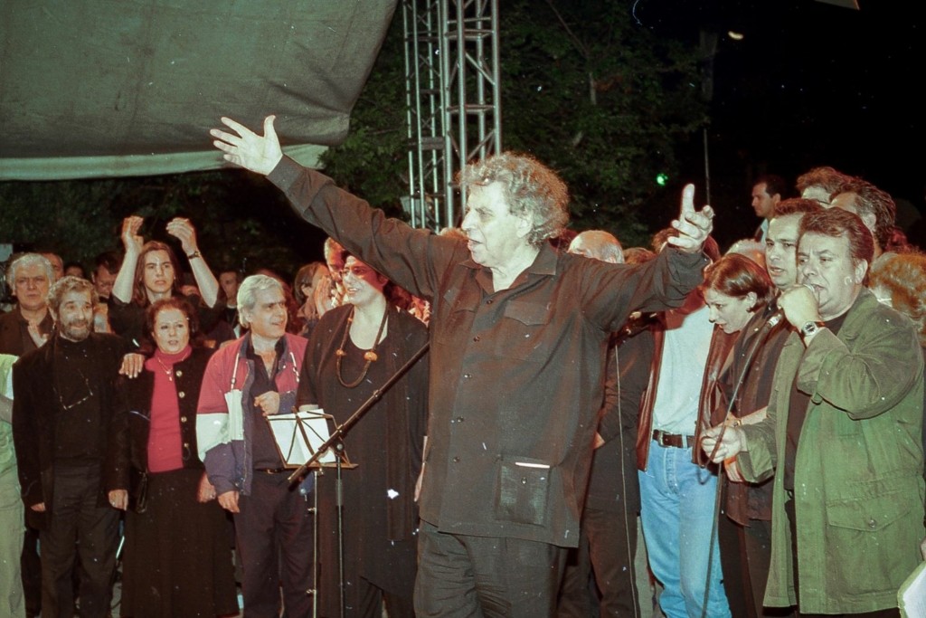 Σε λαϊκό προσκύνημα η σορός του Μίκη Θεοδωράκη – Πότε θα γίνει η κηδεία