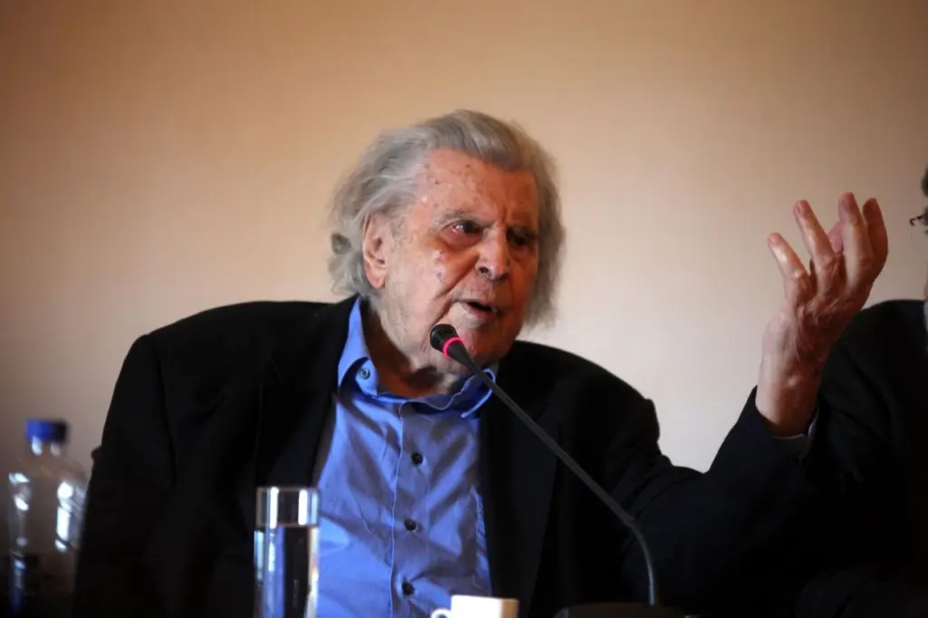 Η σπάνια συνέντευξη του Μίκη Θεοδωράκη στα χρόνια των Μνημονίων – “Χρειαζόμαστε μια ειρηνική επανάσταση” (vid)