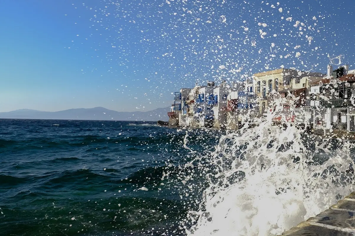 Τραγωδία στη Μύκονο: Σκάφος έπεσε σε βράχια – Νεκρός 58χρονος