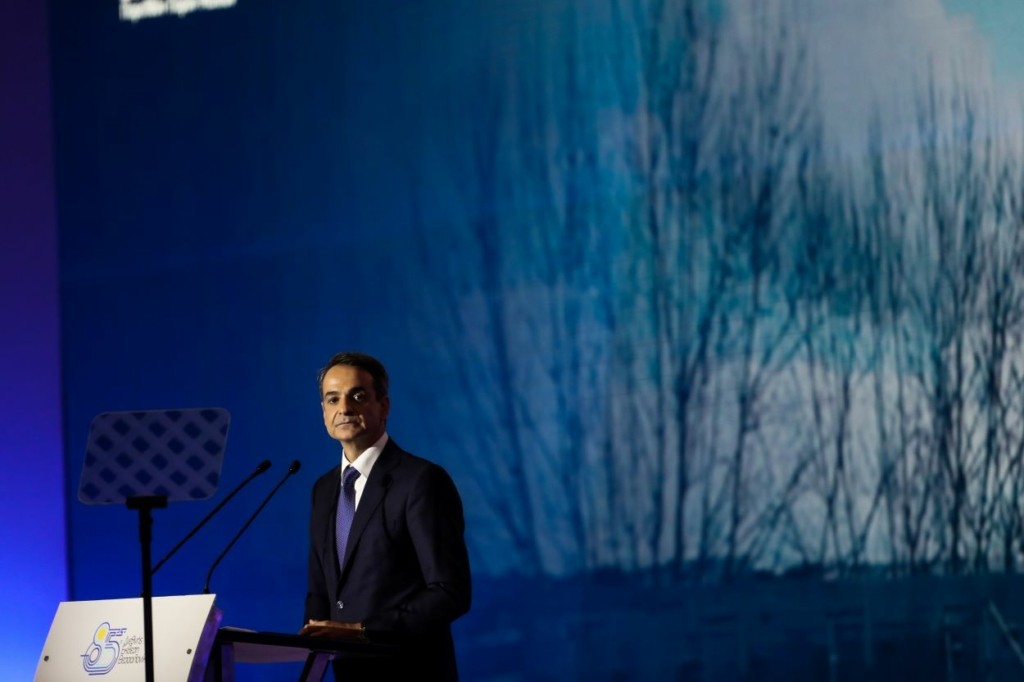 Ο Μητσοτάκης λέει όχι στις πρόωρες εκλογές, αλλά δεν πείθει