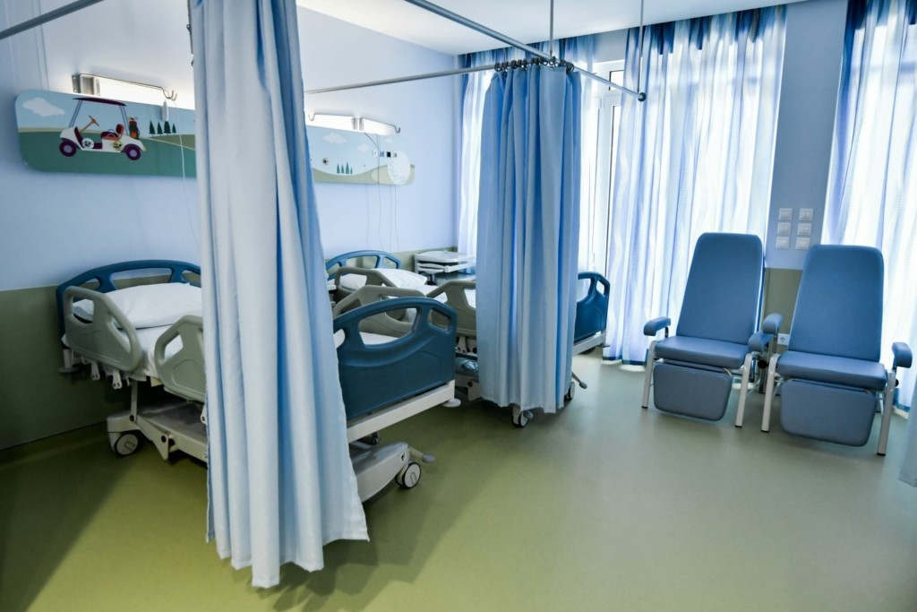 Χαμόγελα για τον μικρό Φώτη – Μίλησε ξανά 8 μέρες μετά τον τραυματισμό του σε αγώνα καρτ στην Πάτρα (pic)
