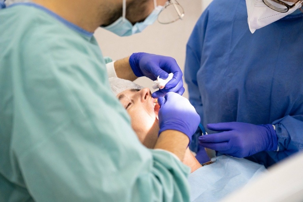 “Αλαλούμ” με τα οδοντιατρεία και τα rapid test – Δεύτερες σκέψεις έχει η επιτροπή των ειδικών