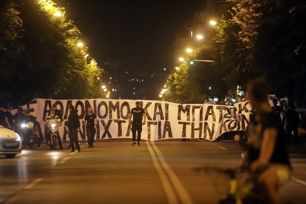 Δύο προσαγωγές για τα επεισόδια στην πορεία των οπαδών του ΠΑΟΚ (vid)