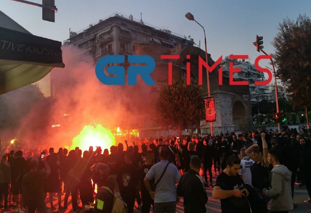 Στους δρόμους οι οπαδοί του ΠΑΟΚ – Διαμαρτύρονται με πυρσούς και συνθήματα (pics&vids)