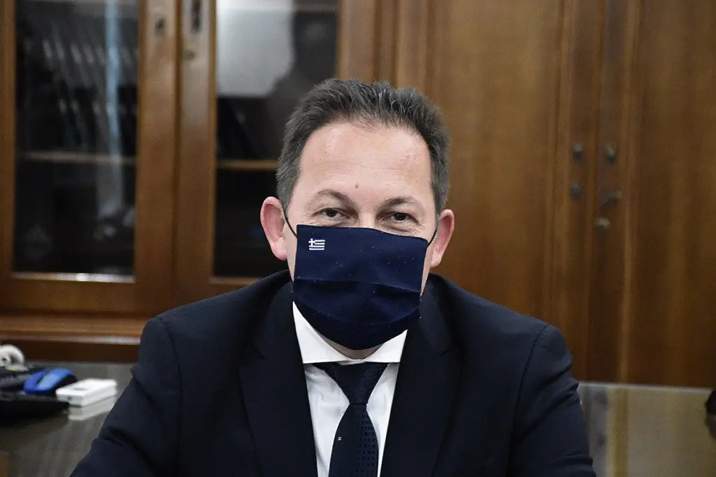 Κόντρα ΣΥΡΙΖΑ – Πέτσα για το “όποιος δεν προσαρμόζεται, πεθαίνει” – Τα μαζεύει ο υπουργός μετά την κριτική