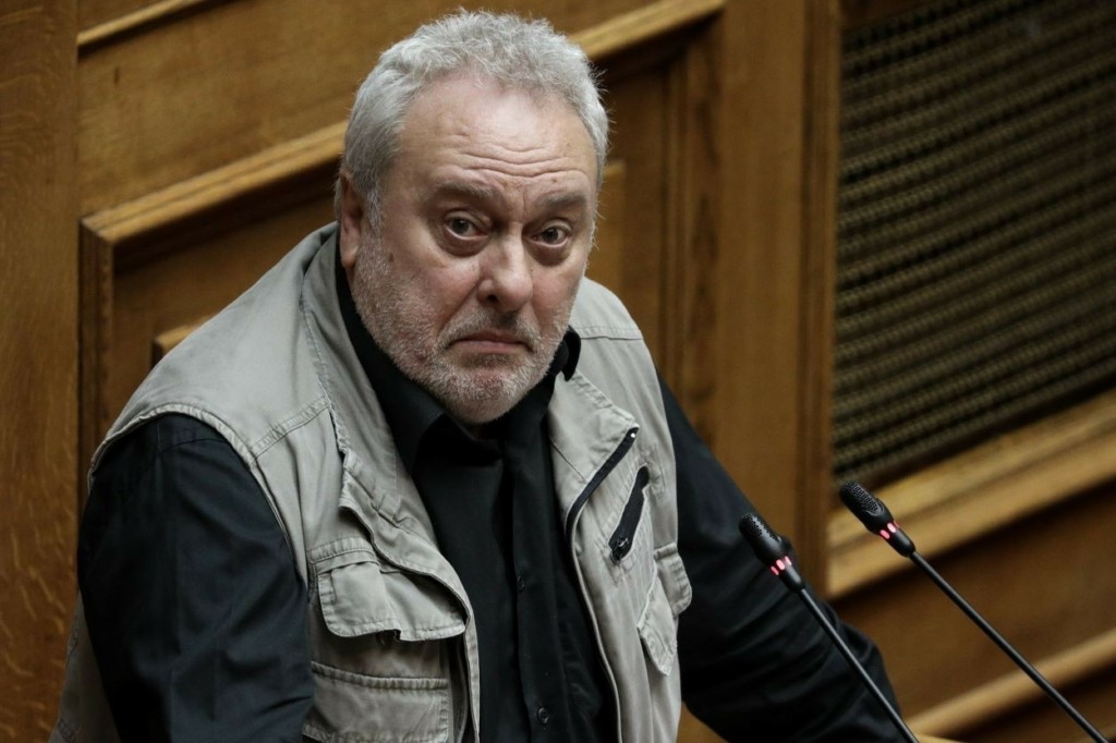 Νέα προκλητική ανάρτηση Ψαριανού – Αποκαλεί τους συγγενείς “έμπορους των Τεμπών”