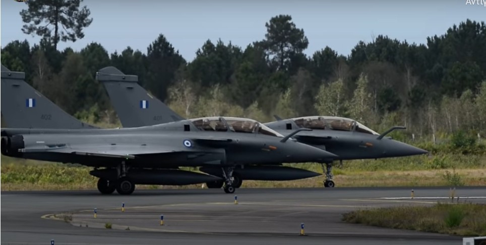 Απογειώθηκαν τα πρώτα Rafale “ντυμένα” με ελληνικά χρώματα – Το βίντεο κόβει την ανάσα