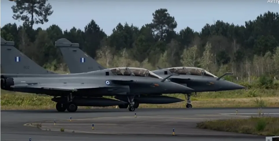 Απογειώθηκαν τα πρώτα Rafale “ντυμένα” με ελληνικά χρώματα – Το βίντεο κόβει την ανάσα