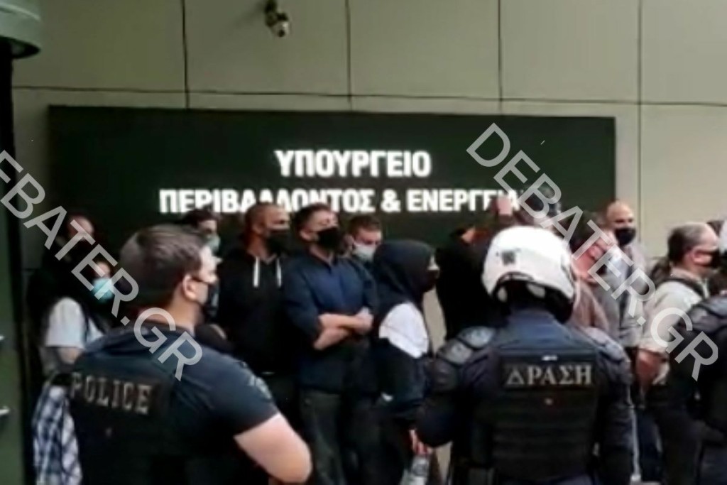 Εισβολή του Ρουβίκωνα στο Υπουργείο Περιβάλλοντος (pics)
