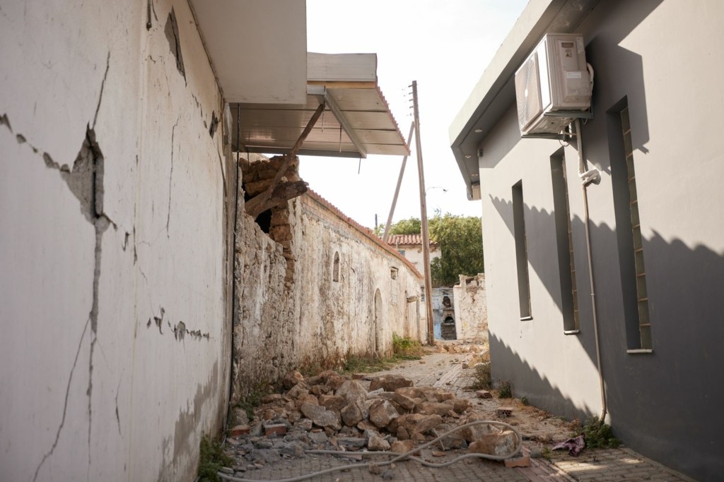 Νέος ισχυρός σεισμός στην Κρήτη – Τρέχουν μακριά από τα ερείπια οι κάτοικοι (pics)