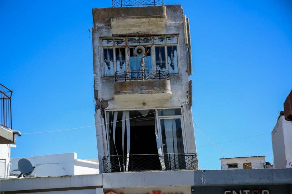 Εικόνες απόλυτης καταστροφής – Μία ολόκληρη κωμόπολη ξεθεμελιώθηκε – Βίντεο από drone