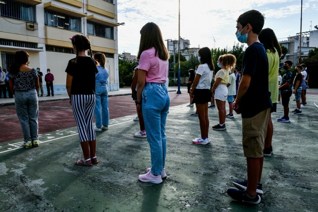 “Αν νοσήσουν όλα τα παιδιά θα έχουμε απώλειες” – “Καμπανάκι” Εξαδάκτυλου για το άνοιγμα των σχολείων (vid)