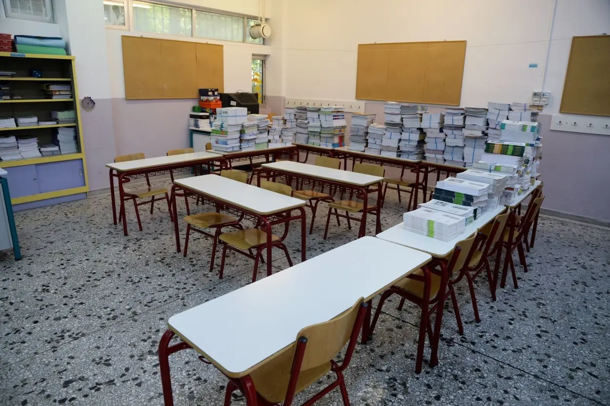 Φυλακή και πρόστιμο για τους αρνητές γονείς που δεν στέλνουν τα παιδιά τους στο σχολείο (vid)