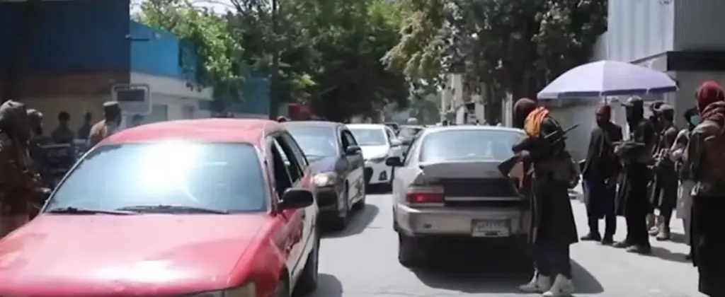 Νέα φρικαλεότητα των Ταλιμπάν – Εκτέλεσαν έγκυο αστυνομικό μπροστά στον σύζυγό της (pics&vids)