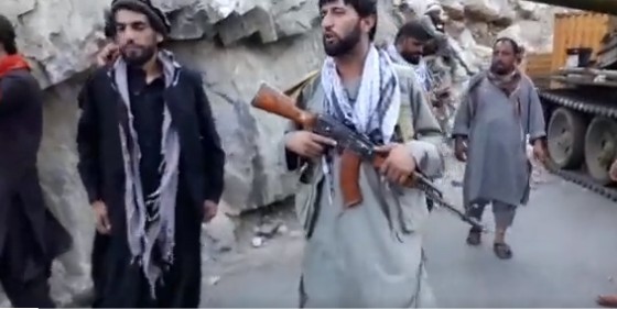 Αντιστέκονται οι Αφγανοί στους Ταλιμπάν – Αιματηρές μάχες στην κοιλάδα Πανσίρ (pics&vid)