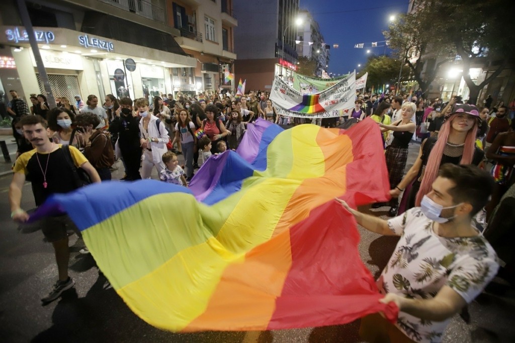 Ομάδα ατόμων επιτέθηκε με πέτρες στην πορεία του Thessaloniki Pride (pics&vids)