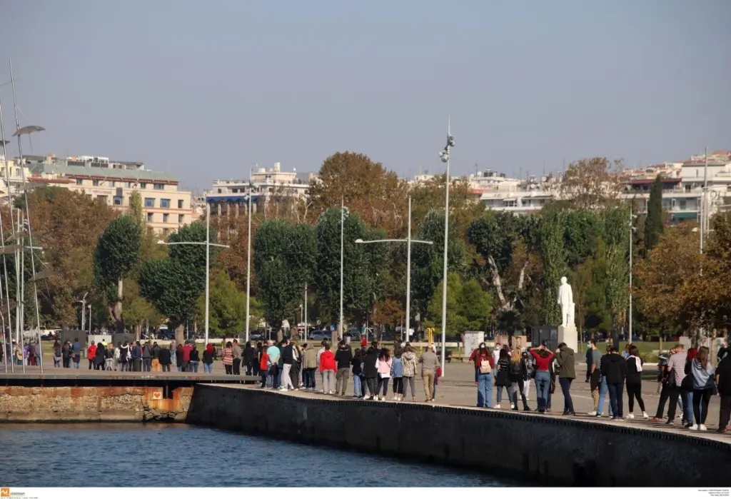 Σκέψεις για νέο mini-lockdown σε Θεσσαλονίκη και Λάρισα – Οι ανησυχίες των ειδικών και τα νέα επιδημιολογικά δεδομένα (vid)