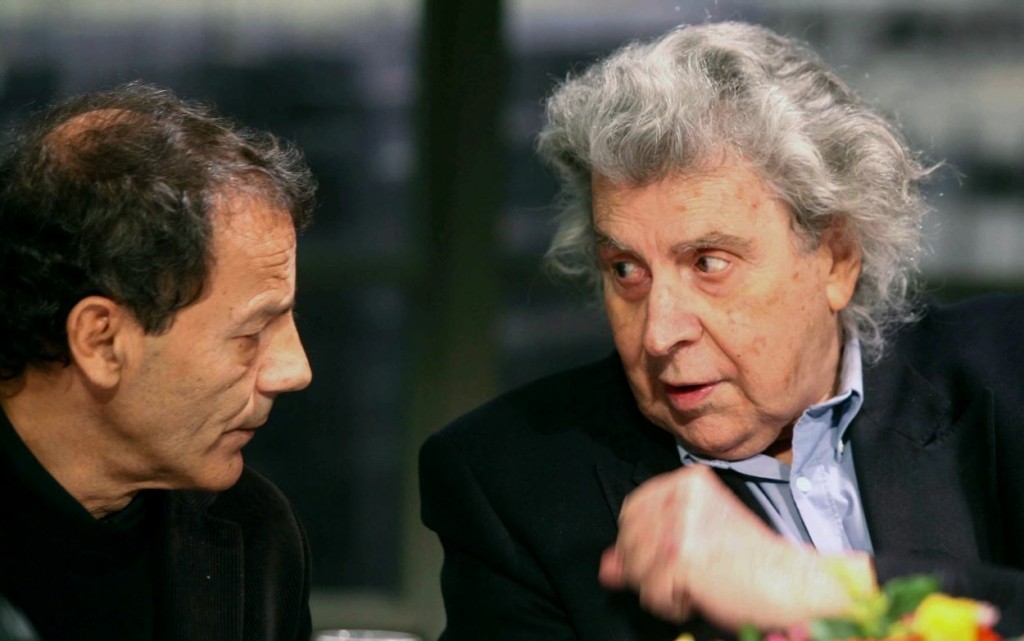 “Ως μουσικός προσκυνώ, ως Έλλην θρηνώ, ως ιχθύς σιωπώ” – Το συγκινητικό αντίο του Σταύρου Ξαρχάκου στον Μίκη Θεοδωράκη