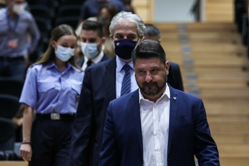 Με δάκρυα στα μάτια και στίχους του Σολωμού το “αντίο” του Χαρδάλια (vid)