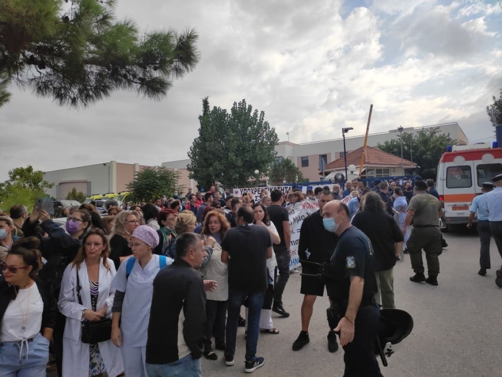 Με γιουχαΐσματα και ναζιστικά εμβατήρια υποδέχθηκαν τον Θάνο Πλεύρη στη Θεσσαλονίκη (pics&vid)