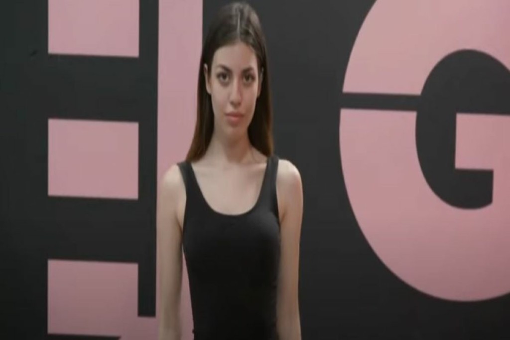Με αποσβολωμένο βλέμμα κοίταζε τους κριτές του GNTM υποψήφιο μοντέλο – Τα σχόλια και η ενόχληση της (vid)
