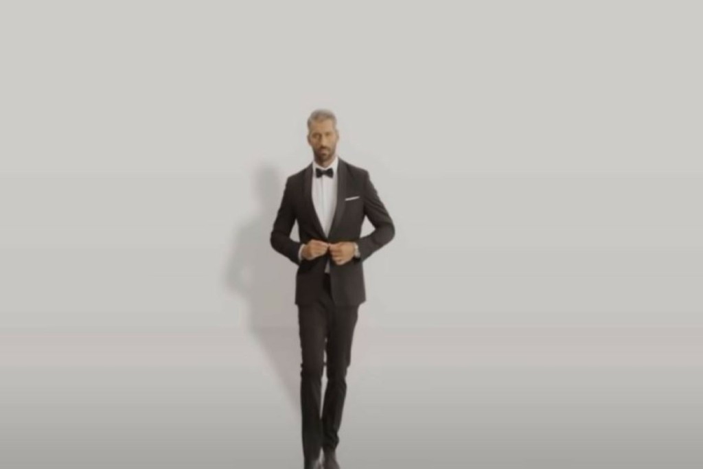 Τα λεφτά του Bachelor εξασφάλισαν στον Παππά ένα… τριώροφο σπίτι (vid)