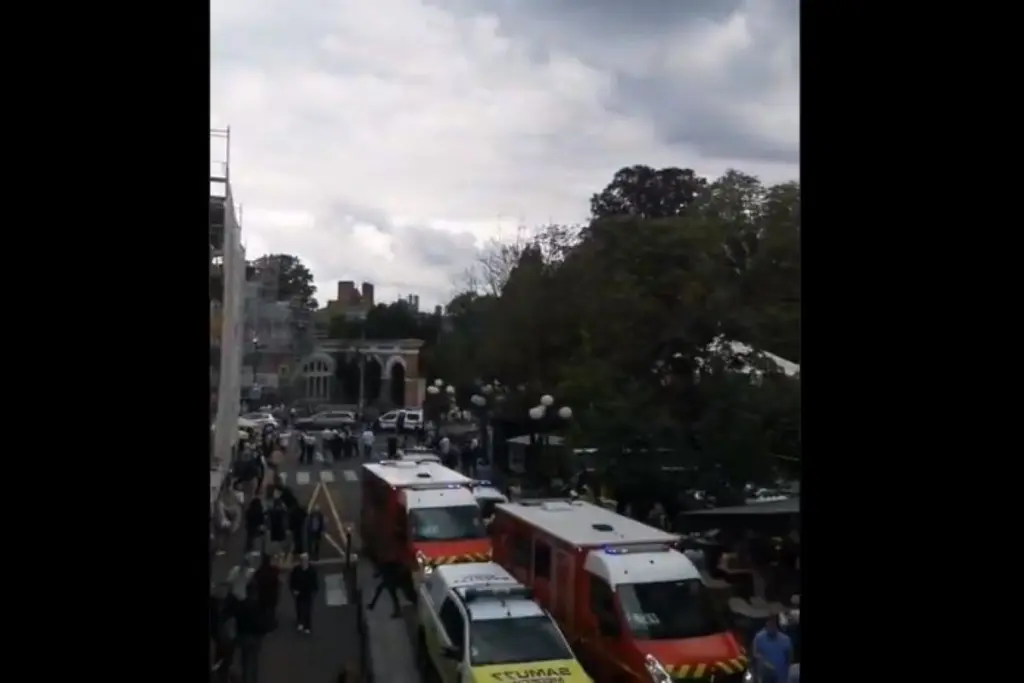 Αυτοκίνητο έπεσε πάνω σε καφετέρια στη Γαλλία – Πληροφορίες για τραυματίες