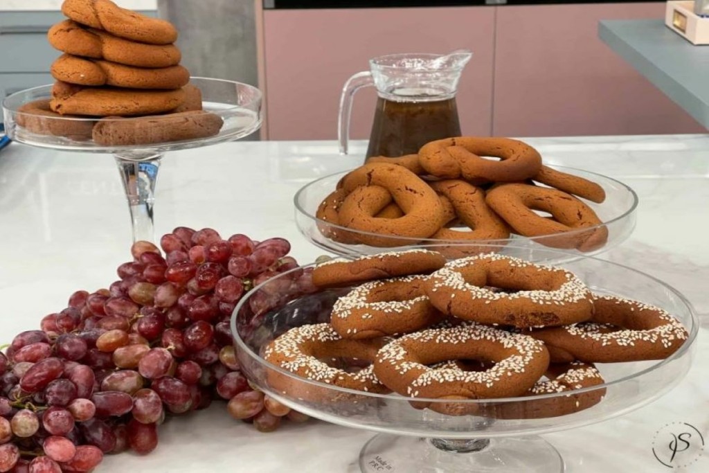 Μουστοκούλουρα παραδοσιακά και αφράτα από τον Πέτρο Συρίγο