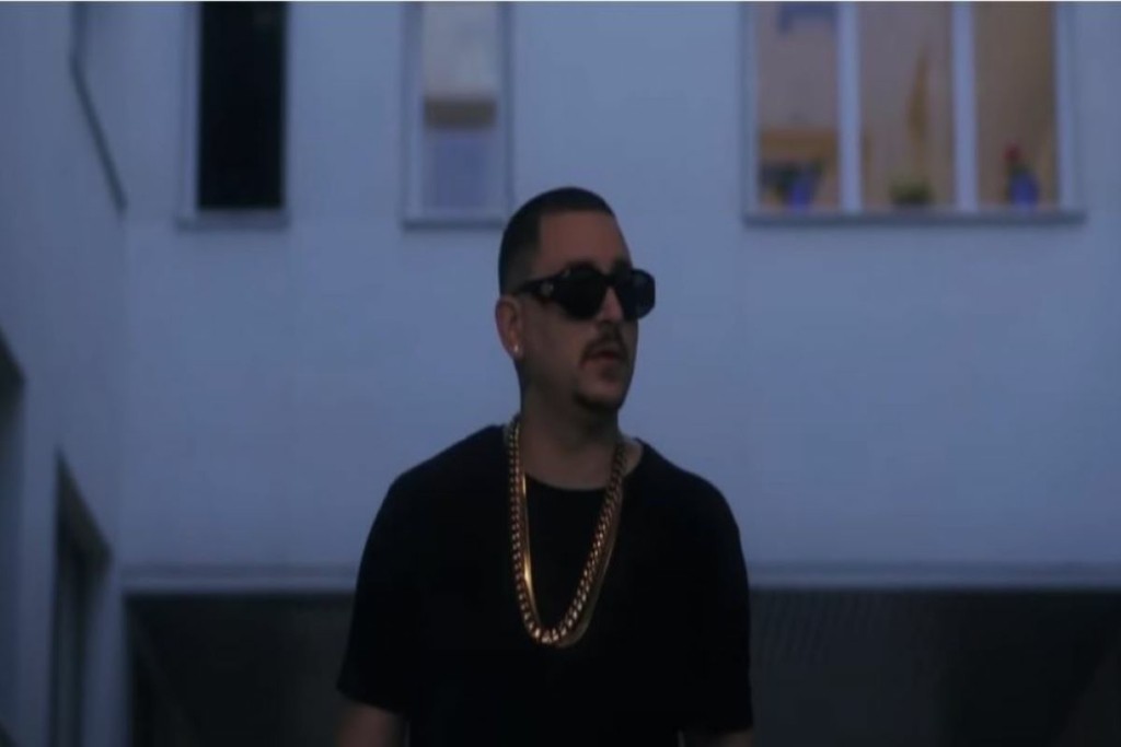 Ραγίζει καρδιές η γιαγιά του Mad Clip – “Kλαίω και χτυπιέμαι, πώς χάθηκε το παιδί μου”