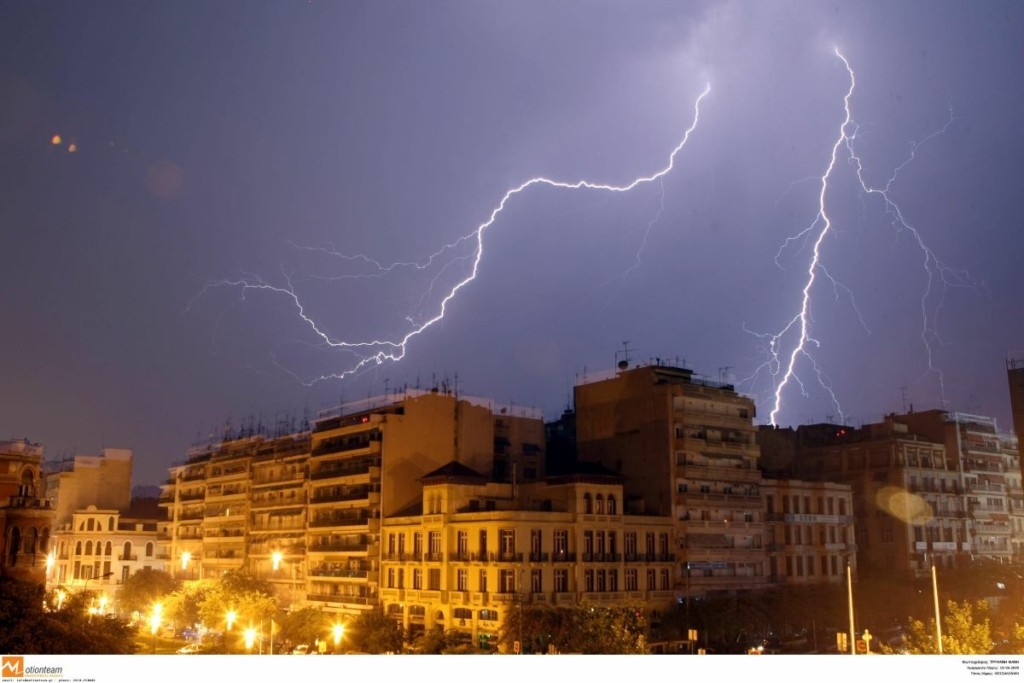 Η πιο δύσκολη νύχτα για την Αττική – Που θα χτυπήσουν τα ακραία επικίνδυνα φαινόμενα