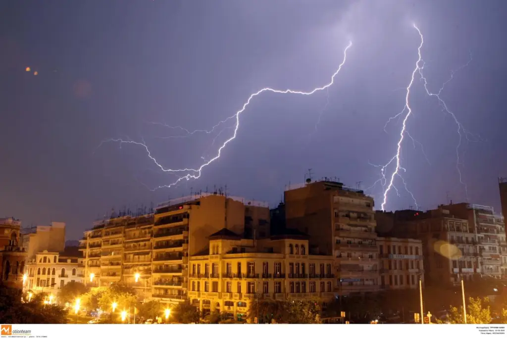 Η πιο δύσκολη νύχτα για την Αττική – Που θα χτυπήσουν τα ακραία επικίνδυνα φαινόμενα