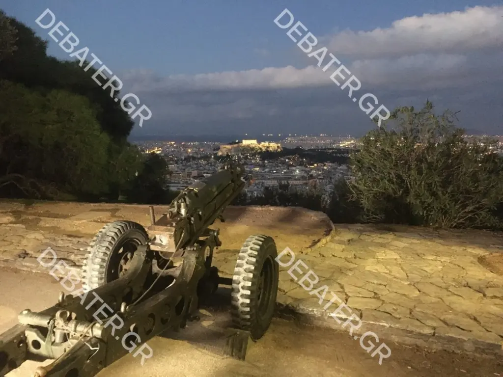 Η προετοιμασία για τους 21 κανονιοβολισμούς στο Λυκαβηττό – Πώς καθιερώθηκε η παράδοση