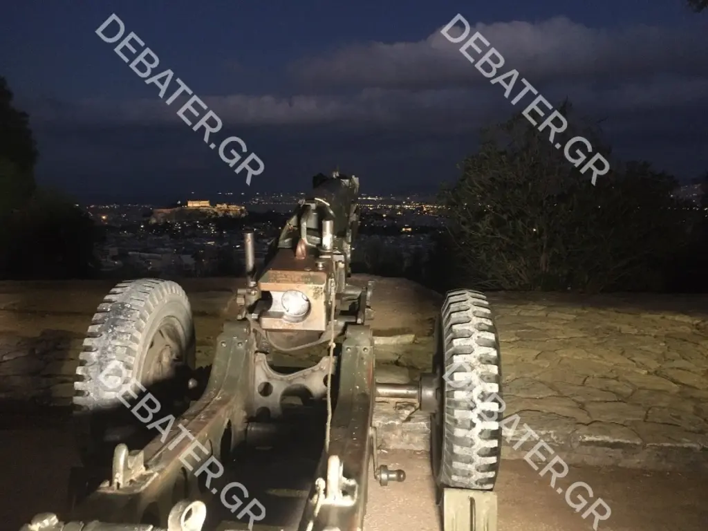 Η στιγμή των πρώτων κανονιοβολισμών στο Λυκαβηττό (pics&vid)