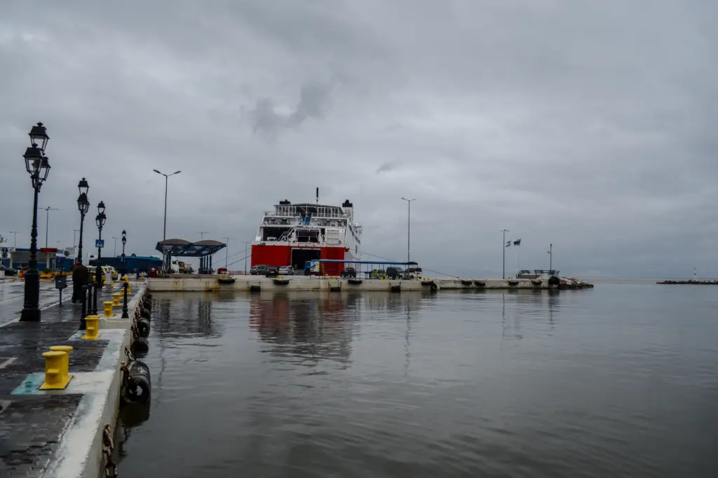 Απαγορευτικό απόπλου σε Ζάκυνθο και Κεφαλονιά λόγω των ισχυρών ανέμων (vid)