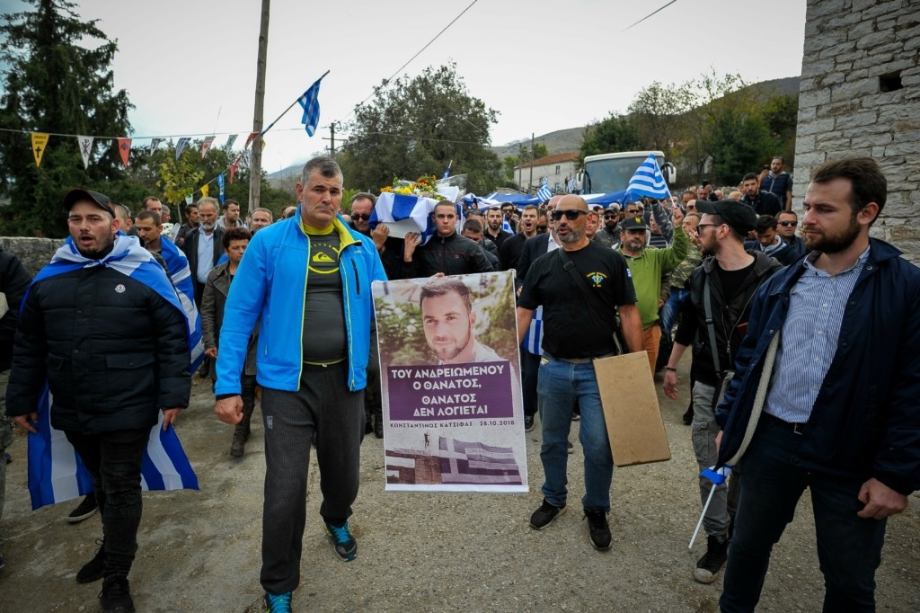Συγκίνηση στο μνημόσυνο του Κωνσταντίνου Κατσίφα τρία χρόνια μετά την άνανδρη δολοφονία του (vid)
