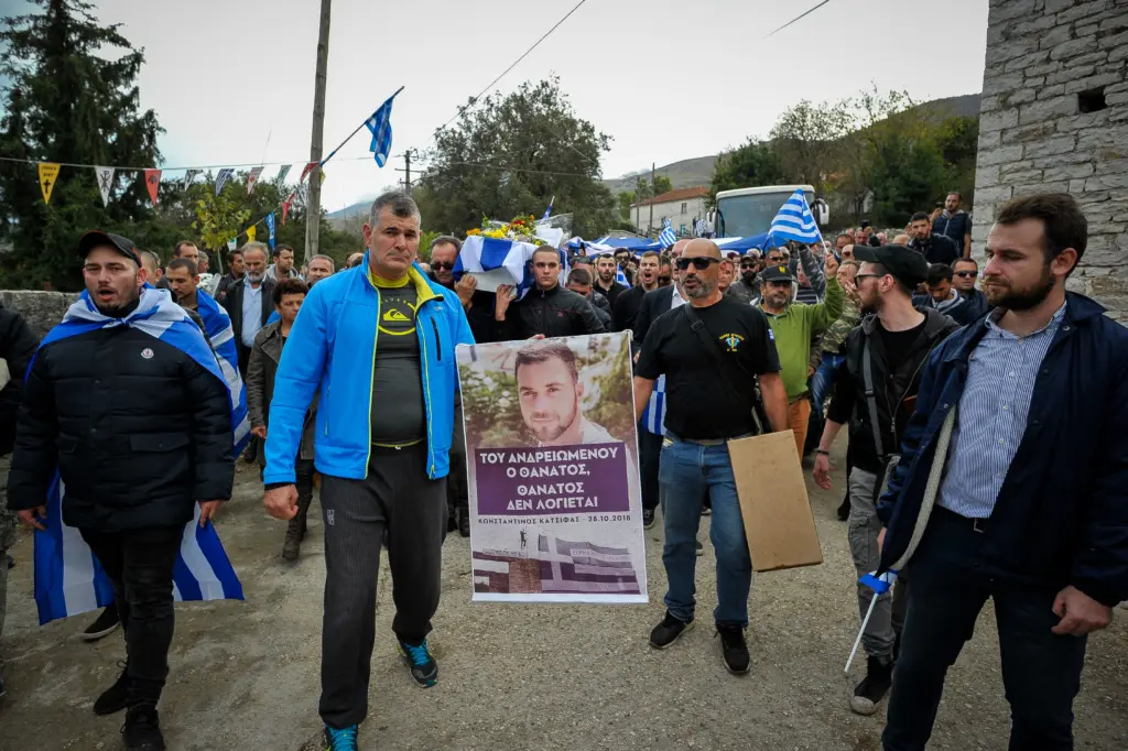 Συγκίνηση στο μνημόσυνο του Κωνσταντίνου Κατσίφα τρία χρόνια μετά την άνανδρη δολοφονία του (vid)
