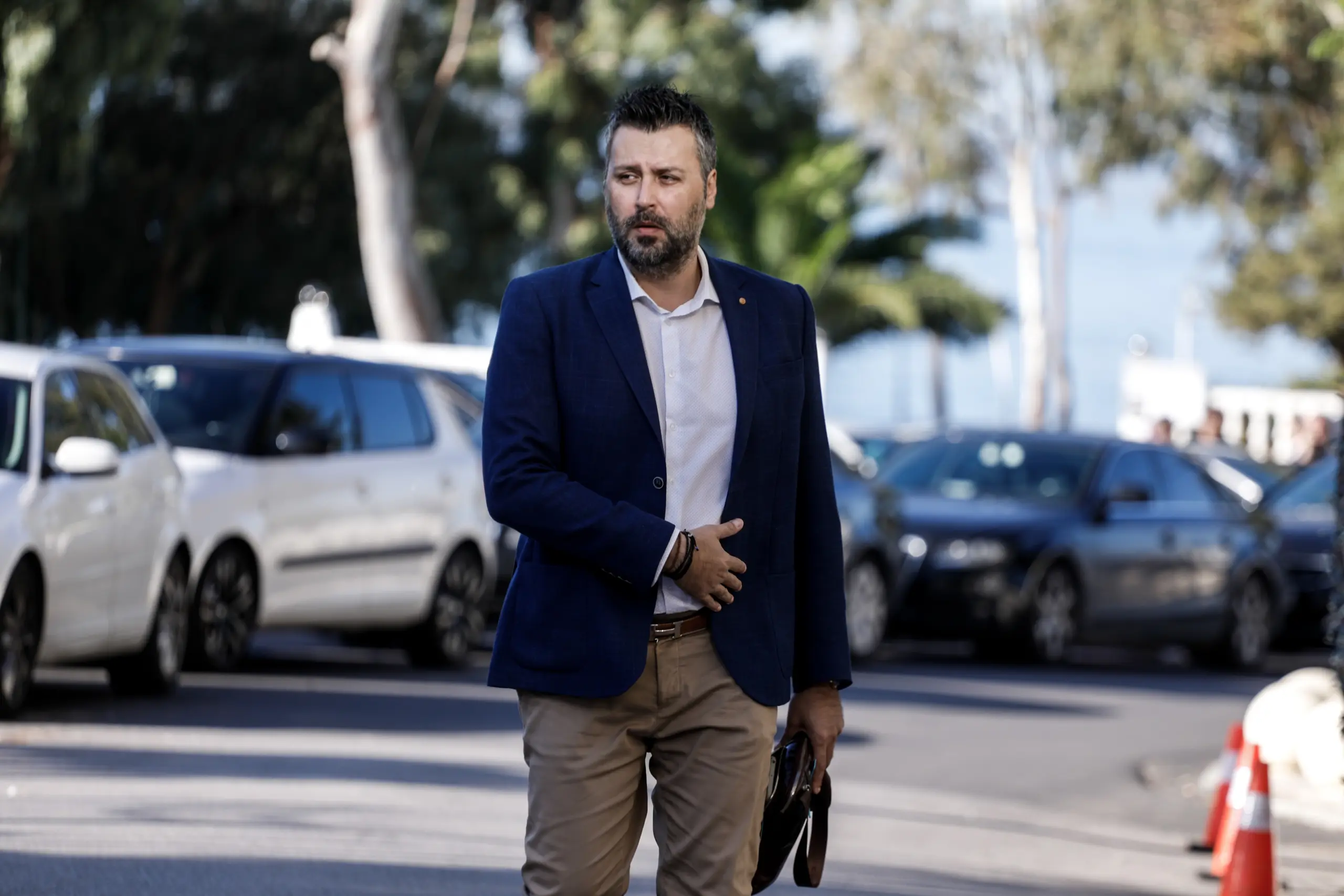 Επίθεση στο γραφείο του Γιάννη Καλλιάνου με εμπρηστικό μηχανισμό (pics)