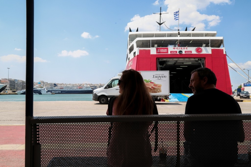 Στο λιμάνι της Θήρας προσέκρουσε το πλοίο “Πρέβελης”