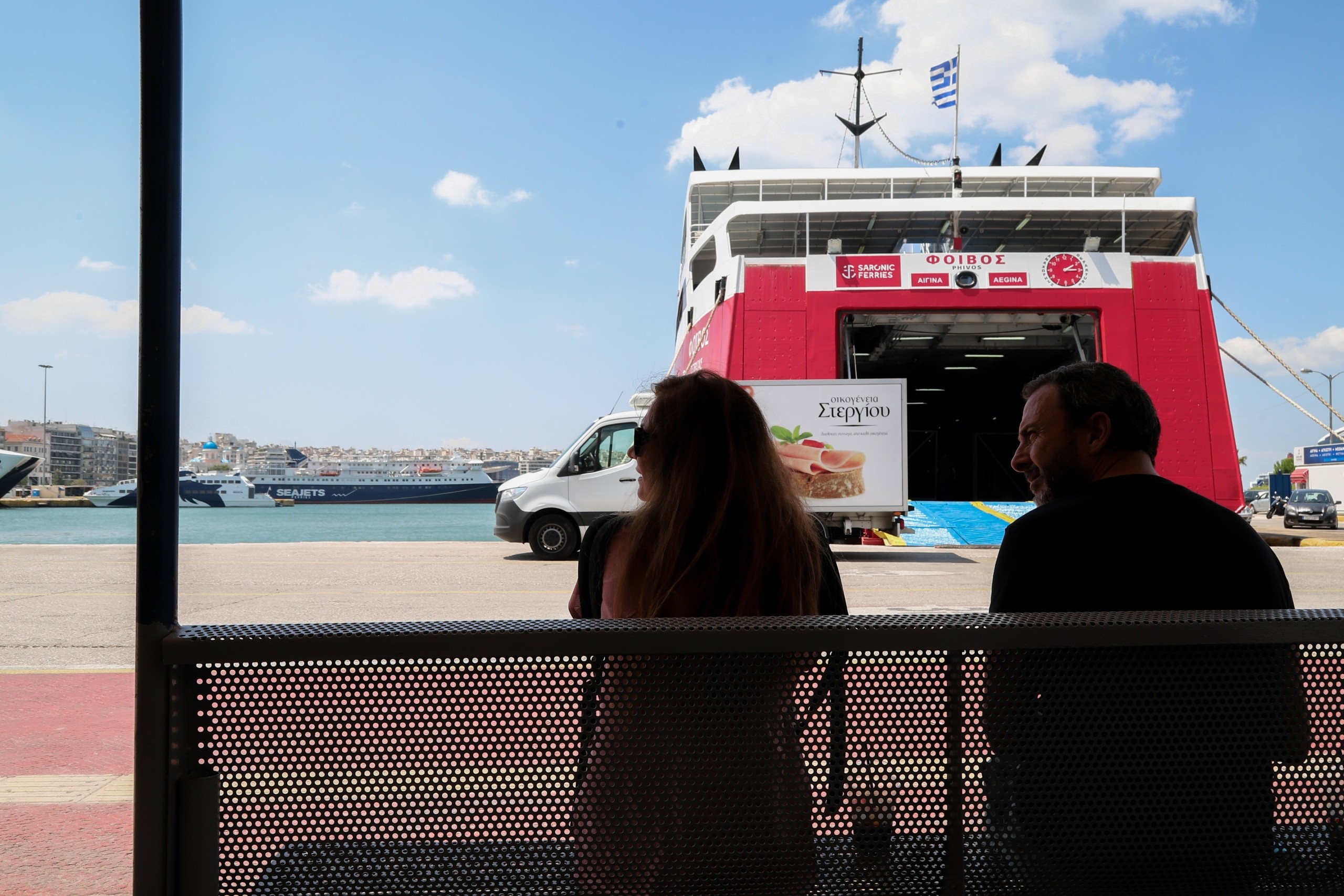 Στο λιμάνι της Θήρας προσέκρουσε το πλοίο “Πρέβελης”