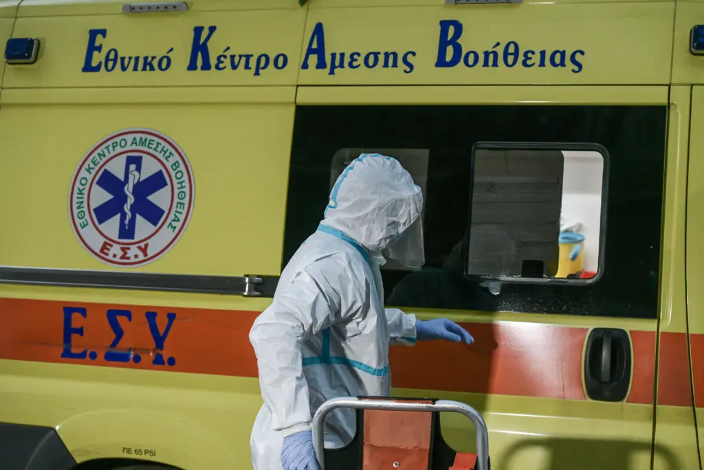 Τσακώθηκαν και του “άνοιξε” το κεφάλι με τσεκούρι – Μάχη δίνει για τη ζωή του 30χρονος στη Λαμία