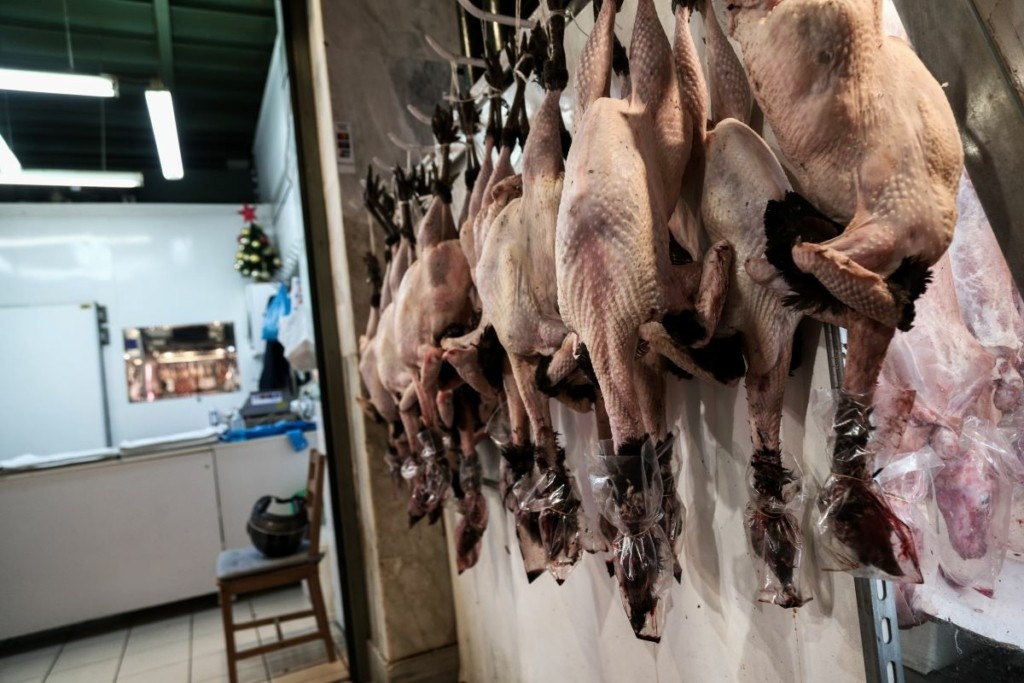 Νέα τροπή στον ξυλοδαρμό έξω από κρεοπωλείο στο Ηράκλειο – “Με είπε μαϊμούνι και τον έδιωξα” (vid)