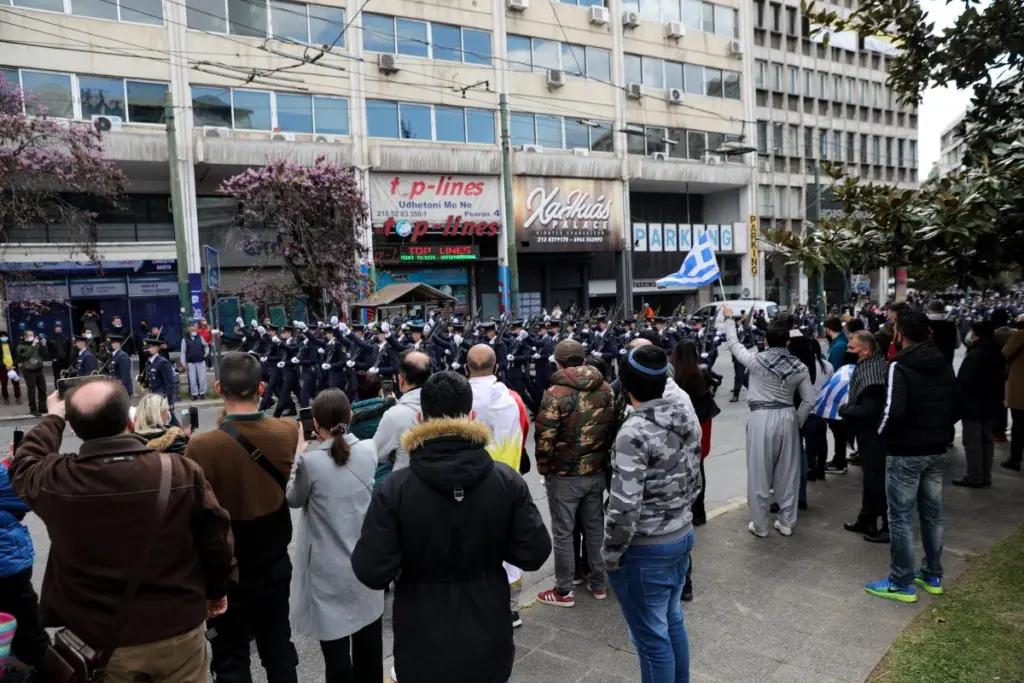 “Όχι” της Παγώνη στις μαθητικές παρελάσεις – “Είμαστε σε δύσκολη φάση”