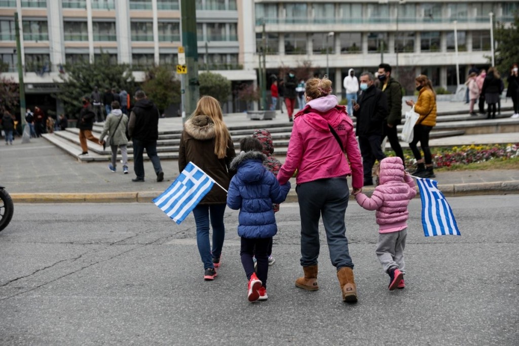 Στο “μικροσκόπιο” οι εορτασμοί του Αγίου Δημητρίου και της 28ης Οκτωβρίου – Το μοντέλο που εξετάζει η κυβέρνηση