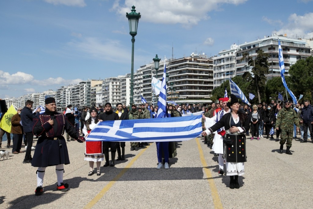 Μέχρι τις 20 Οκτώβρη οι αποφάσεις για παρελάσεις – “Βλέποντας και κάνοντας” μέχρι τα Χριστούγεννα σχετικά με τα περιοριστικά μέτρα