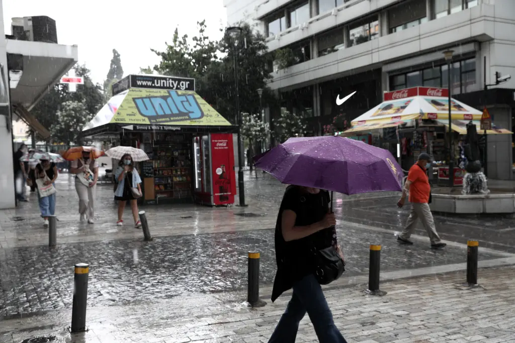 Σφυροκοπά αλύπητα τη χώρα η “Αθηνά” – Χαλάζι, καταιγίδες και ισχυροί άνεμοι – Πού θα χτυπήσει η κακοκαιρία (vid)
